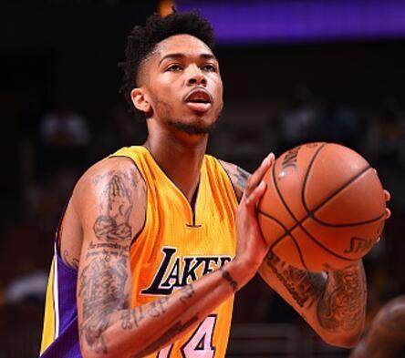 以中路站位 以中路站位